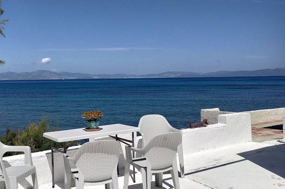 Cozy little home next to the Sea with a patio in Kos Stadt, Kos