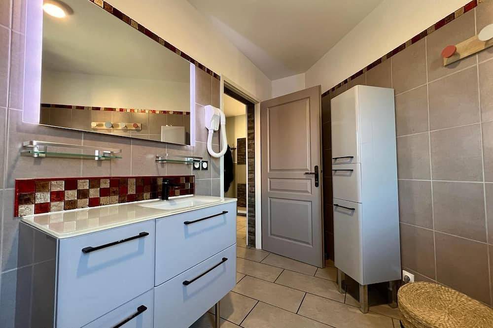 Appartement entier, Appartement 4 personnes à Aléria Haute-Corse. Animal de compagnie accepté in Aléria, Arrondissement de Corte