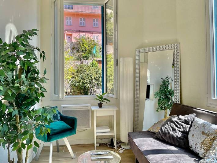 Gîte pour 3 personnes à Beausoleil - 2