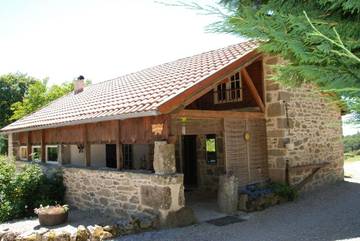 Gîte pour 4 personnes, avec piscine ainsi que jardin et vue, animaux acceptés dans Sousceyrac-en-Quercy