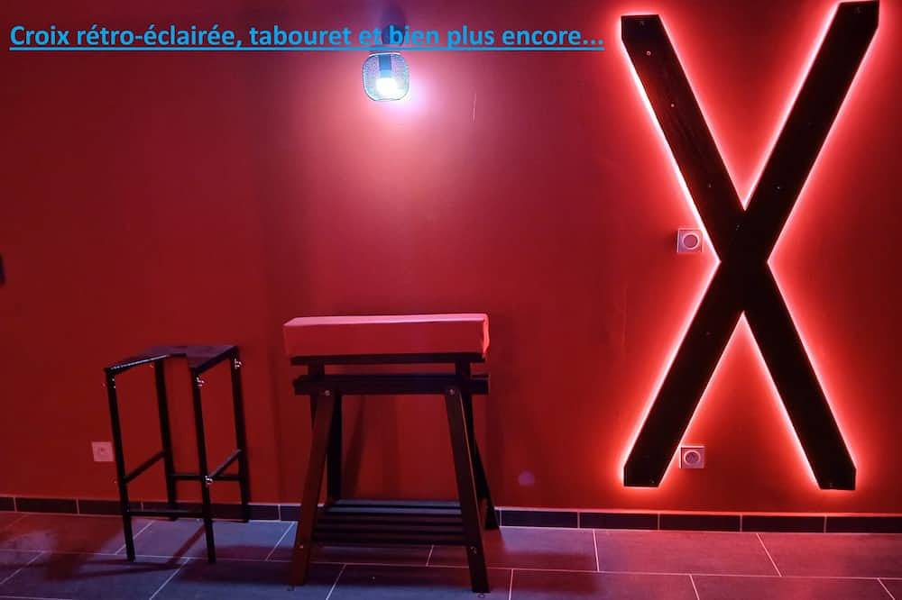 Entire apartment, La chambre des plaisirs secrets Manduel in Manduel, Nimes region