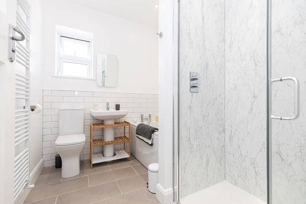 Bournecoast: Two Bedroom Modern Family Bungalow Near Shops/River/Beach in Bournemouth, South West England
