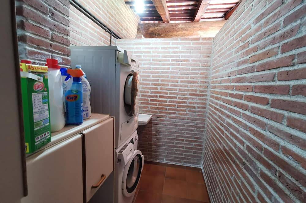 Casa rural Llagostera, 5 dormitorios, 11 personas in Llagostera, Costa Brava