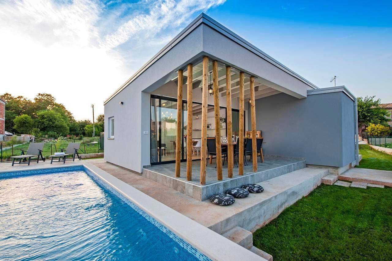 Ferienhaus in Šegotići mit Großem Garten in Peruski, Südküste Istrien