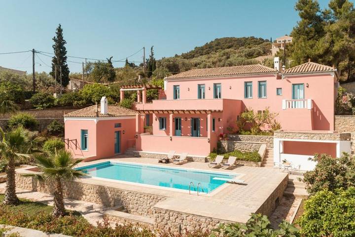 Location de vacances pour 10 personnes, avec Balcon et Terrasse ainsi que Jardin et Piscine dans Spetses - 2