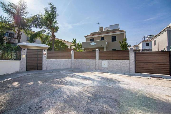 Villa pour 12 personnes, avec piscine ainsi que terrasse et jardin, animaux acceptés à Torremolinos - 2