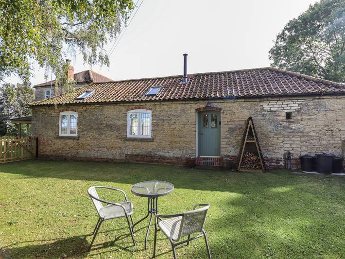 Log cabin for 2 people, with garden in Northern England