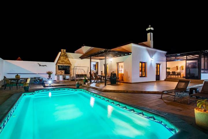 Villa voor 6 personen, with Whirlpool and Terras as well as Tuin and Zwembad in San Bartolomé