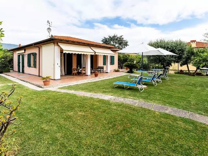 Villa for 4 people, with garden in Liguria