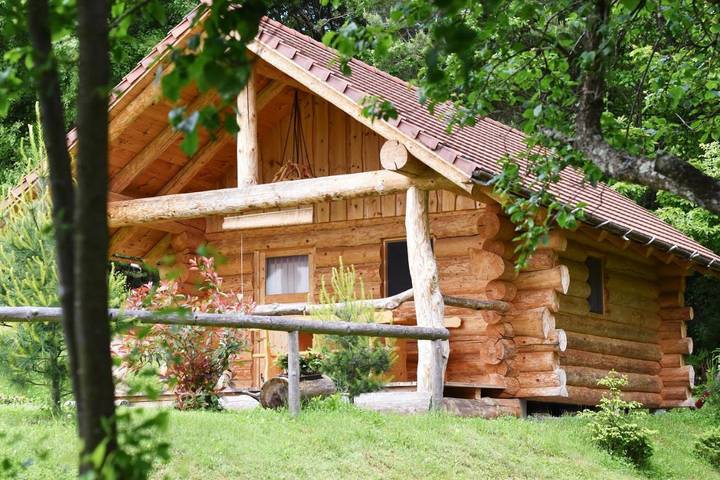 Ferienhaus für 5 Personen, mit Whirlpool und Terrasse sowie Garten und Pool