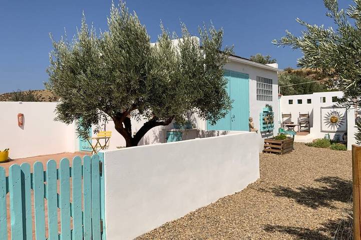 Gîte pour 3 personnes, avec Terrasse ainsi que Jardin et Piscine