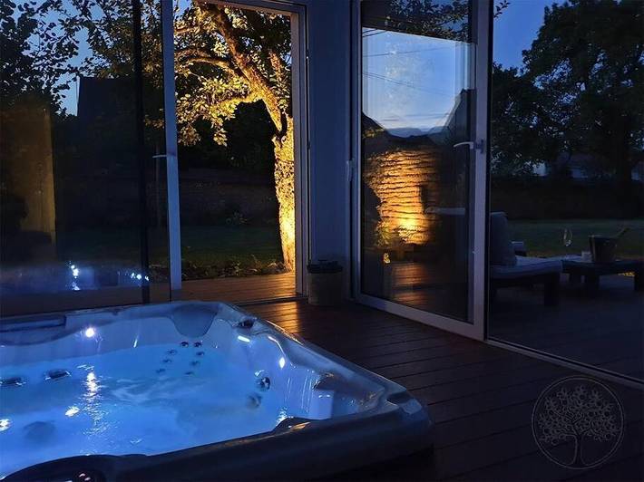 Location de vacances pour 2 personnes, avec Jacuzzi et Terrasse ainsi que Jardin et Piscine dans Sainte-Agnès (Jura)