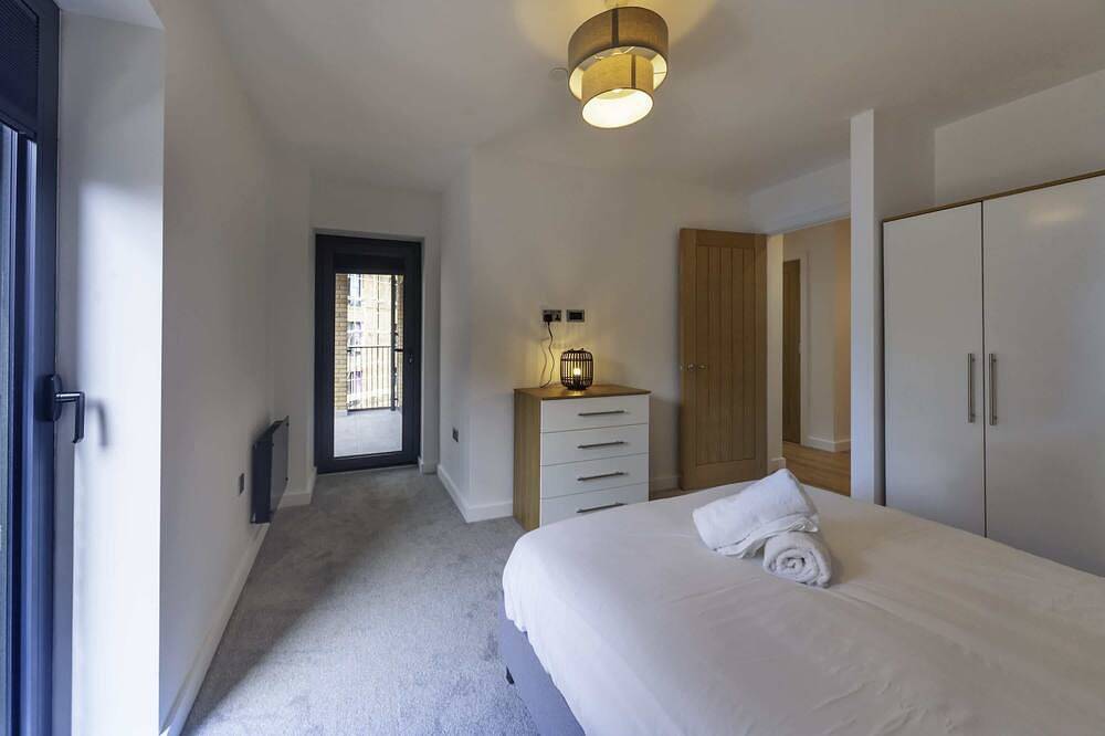 Entire apartment, Large Balcony | 2Br, 3 Storey near Central Ashford in Ashford, Ashford region