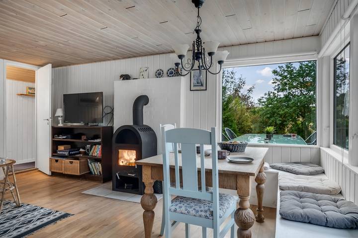Cozy holiday home with terrace and wood-burning stove close to the water. in Limfjord in Nordjütland