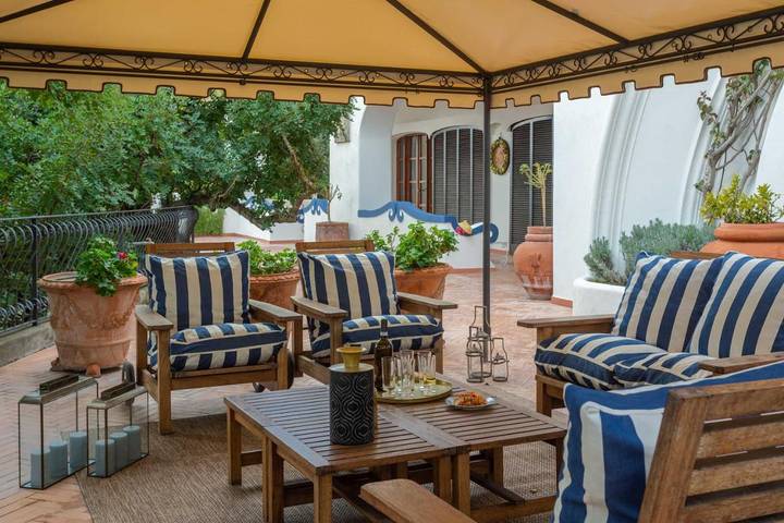 Ferienhaus für 8 Personen, mit Pool und Ausblick sowie Garten, mit Haustier