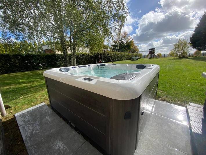 Gîte pour 8 personnes, avec jacuzzi et jardin, adapté aux familles à Rochehaut - 4