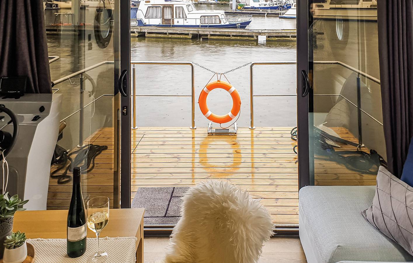 Hausboot für 4 Personen mit Terrasse in Ophoven, Kinrooi