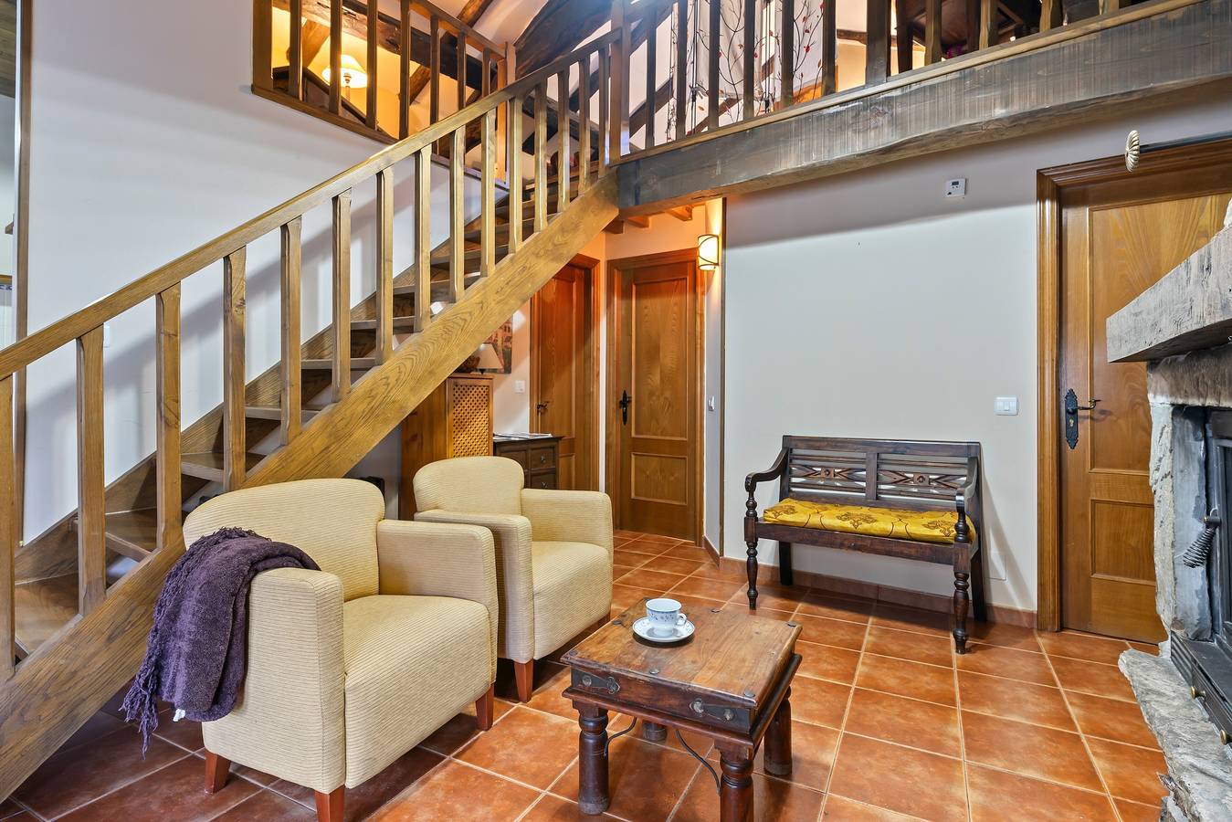 Entire apartment, Apartment 'El Rebocho' with Mountain View, Private Terrace and Wi-Fi in Cangas del Narcea, Naturpark Fuentes del Narcea, Degaña e Ibias