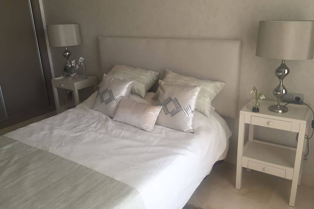 Apartamento entero, Nuevo apartamento con piscina, gimnasio y excelentes vistas al mar cerca de Marbella Elviria in Ojén, Sierra de las Nieves