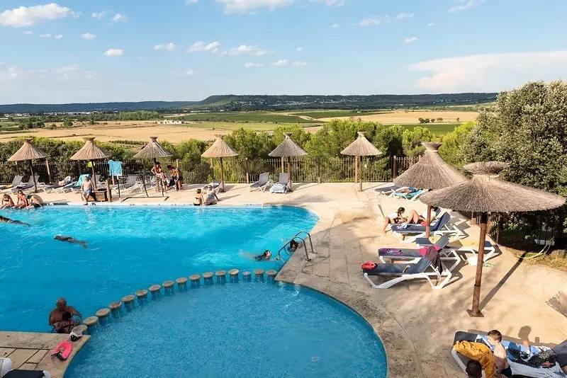 Mobil-home Aqua 3 pièces 5 personnes Climatisé Terrasse Semi-Couverte in Calvisson, Région de Nîmes