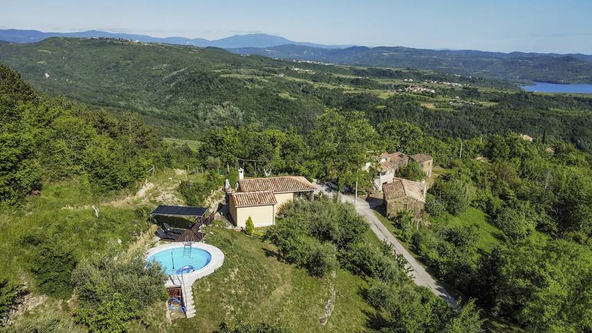 Location de vacances pour 2 personnes, avec vue sur le lac ainsi que jardin et piscine, animaux acceptés à Buzet - 4