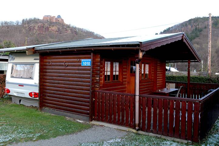 Wohnwagen für 4 Personen, mit Terrasse und Garten sowie Sauna in Nideggen