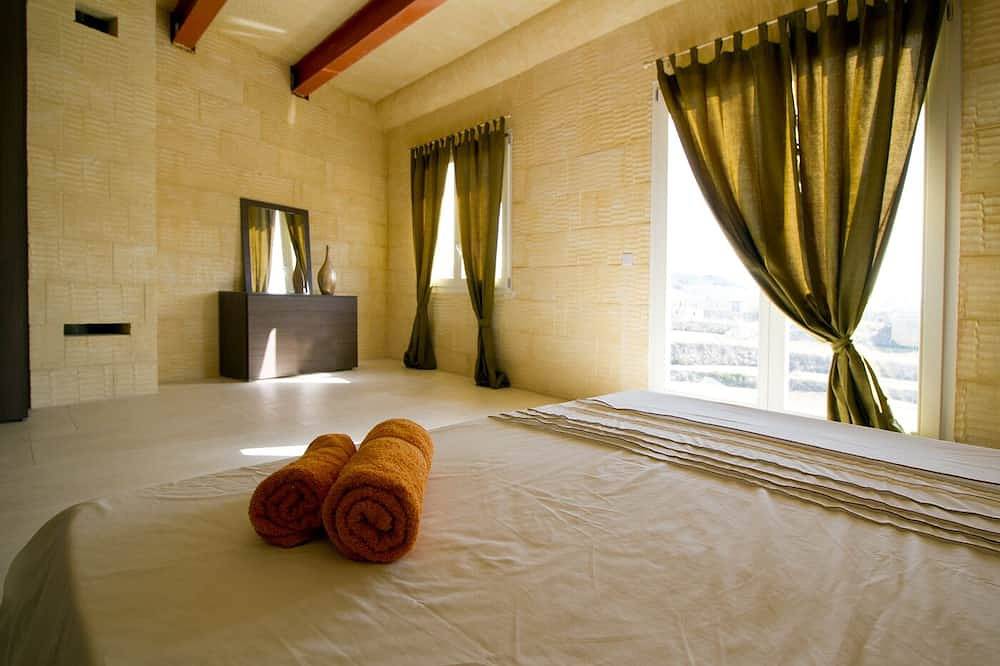 Erstaunliche Aussicht, absolute Privatsphäre, Luxus und Komfort einschließlich Pool- und Deckbereich in Ghasri, Gozo