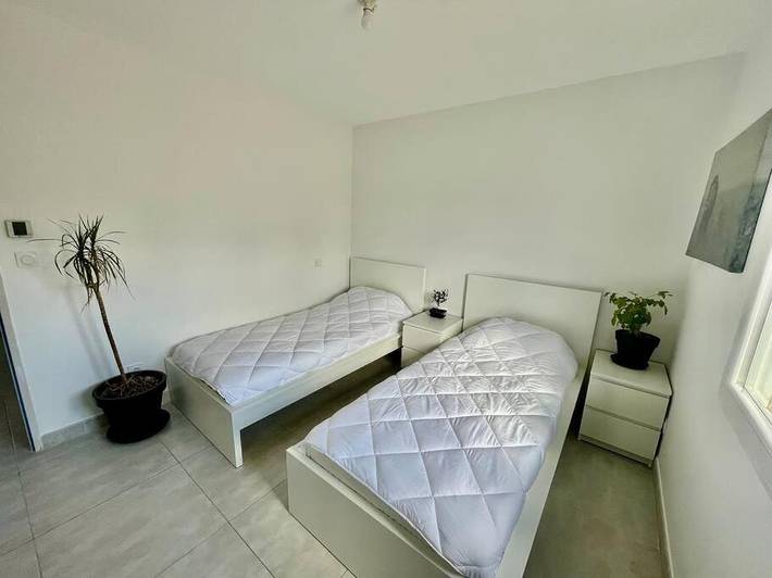 Location de vacances pour 7 personnes, avec piscine ainsi que terrasse et jardin à Poulx - 3