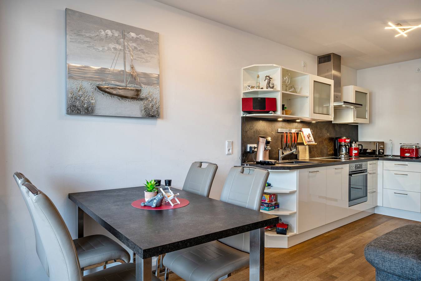 Ganze Wohnung, Moderne Ferienwohnung "Moin am Meer", mit Balkon & Wlan; Garage vorhanden in Scharbeutz, Ostholstein