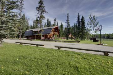 Chalet for 14 Guests in Canadian Rocky Mountains, Alberta, Picture 2