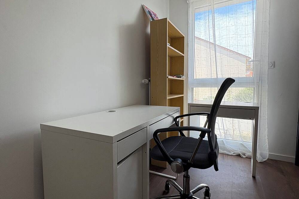 Chambre en colocation chez l'habitant, à 16 min de paris en métro,parking in Bois-Colombes, Hauts-de-Seine
