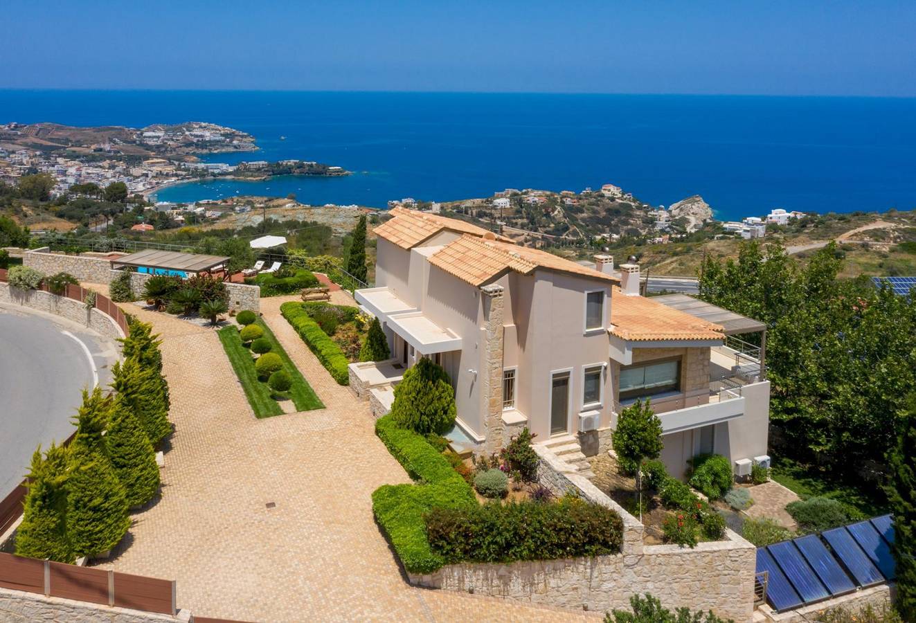 Luxury Villa Hara with private pool in Agia Pelagia, Achlada