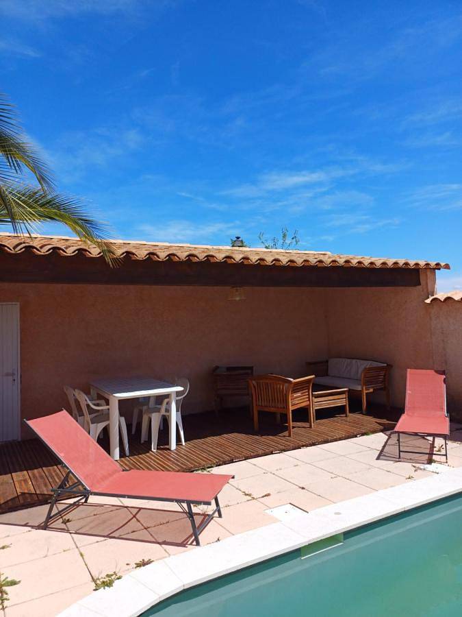 Location de vacances pour 6 personnes, avec jardin ainsi que piscine et vue, animaux acceptés à Villeneuve - 4