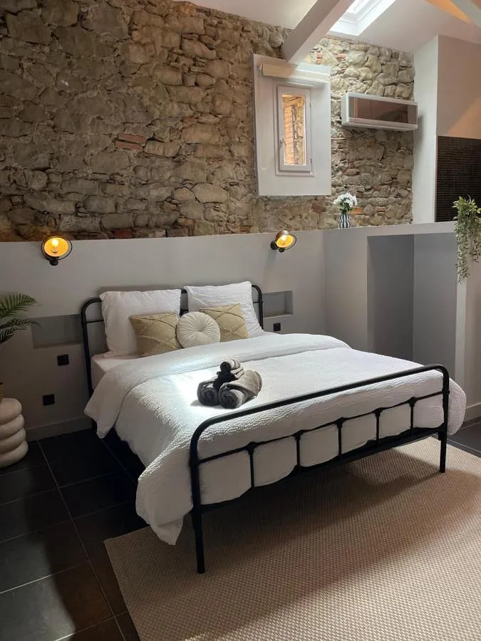 Alojamiento y desayuno para 2 personas, con jardín además de terraza y piscina - 1