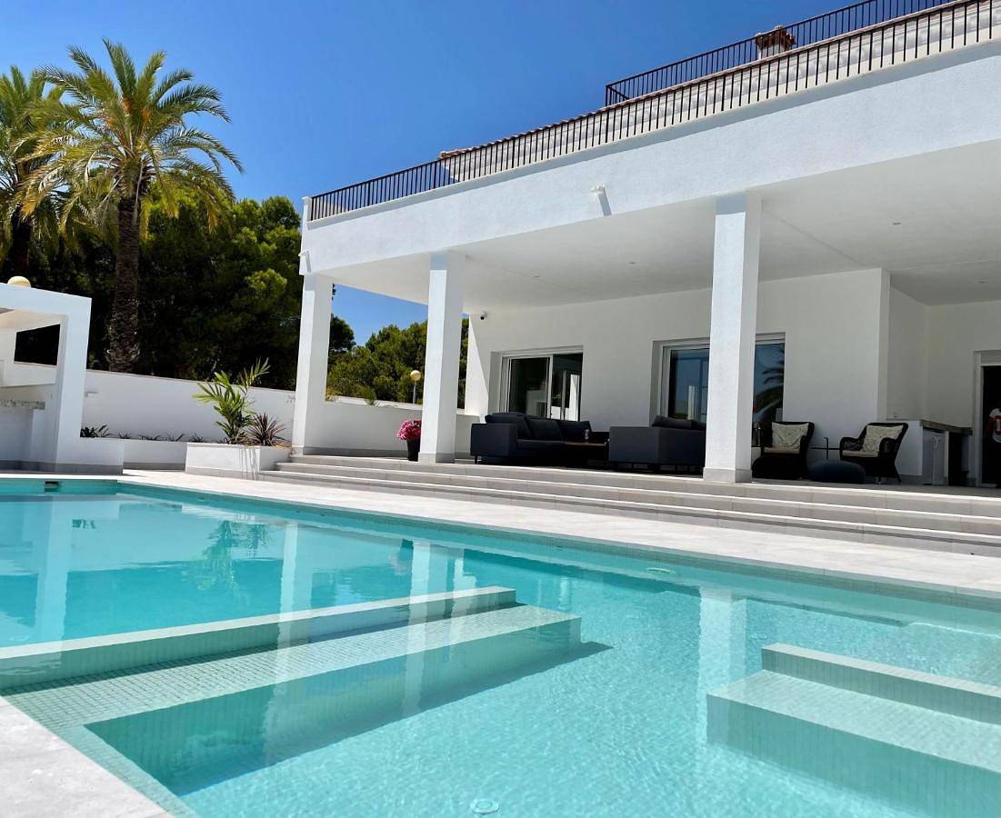 Luxury Seaside Villa with private pool in Cabo Roig in Cabo Roig, Costa Blanca