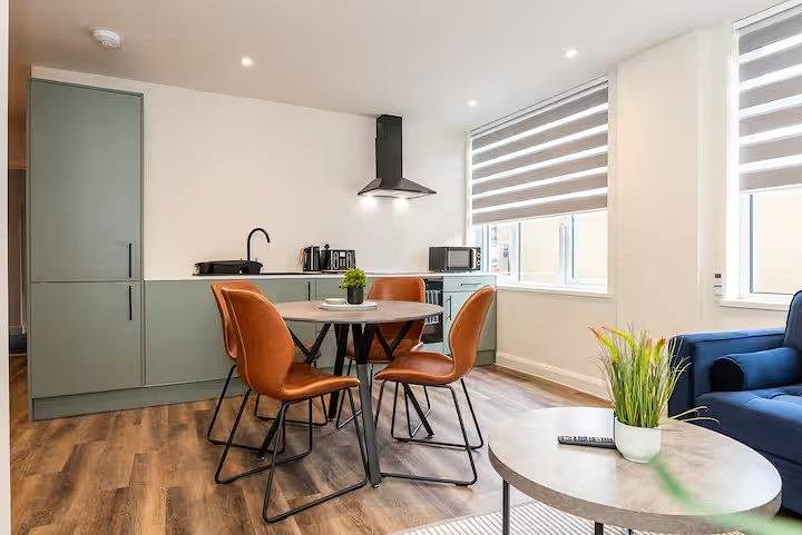 Entire holiday apartment, Den 5 - Modern Studio Close to Lcfc Stadium in Leicester, Heart of England