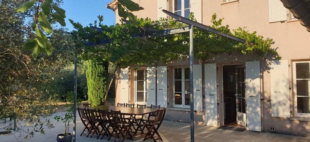 Gîte pour 14 personnes, avec piscine ainsi que terrasse et jardin en Ardèche - 3