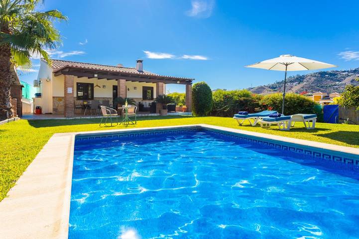 Casa rural para 4 personas, con terraza además de vistas al mar y jardín en Nerja - 2