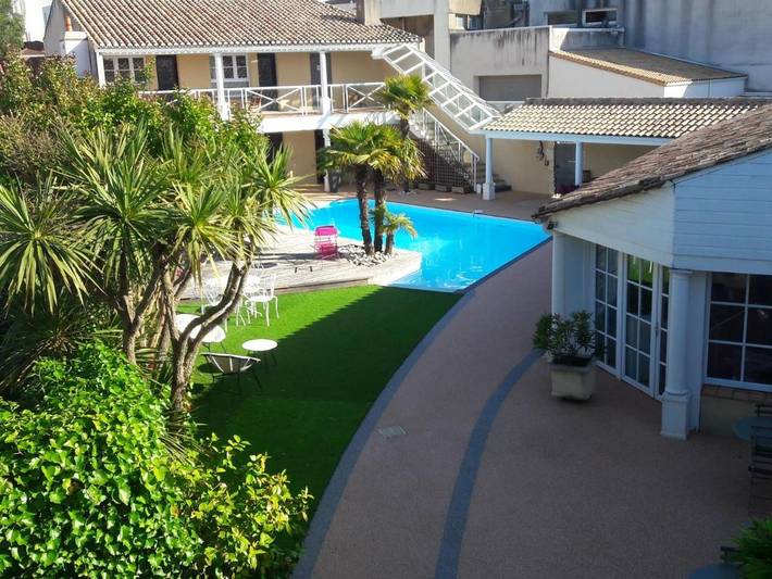 Hôtel pour 2 personnes, avec jardin ainsi que vue et piscine à Challans - 4