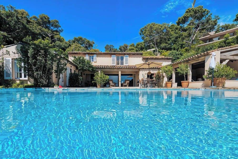 Villa pour 10 Personnes dans Cap Bénat, Bormes-les-Mimosas
