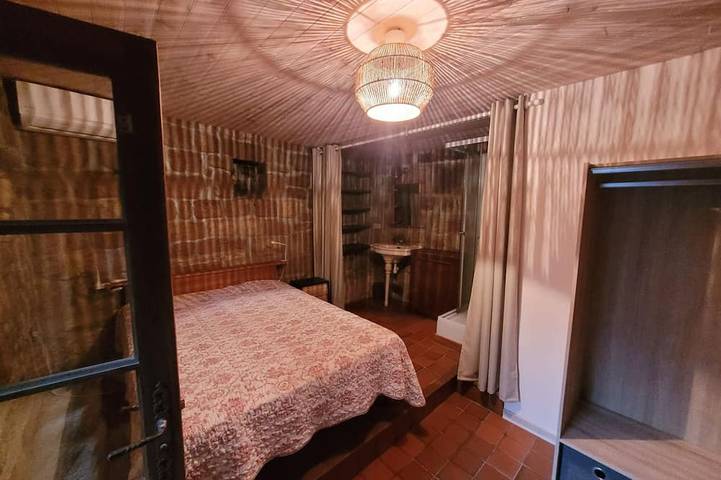 Location de vacances pour 3 personnes, avec jardin et piscine, animaux acceptés à Planzolles - 2