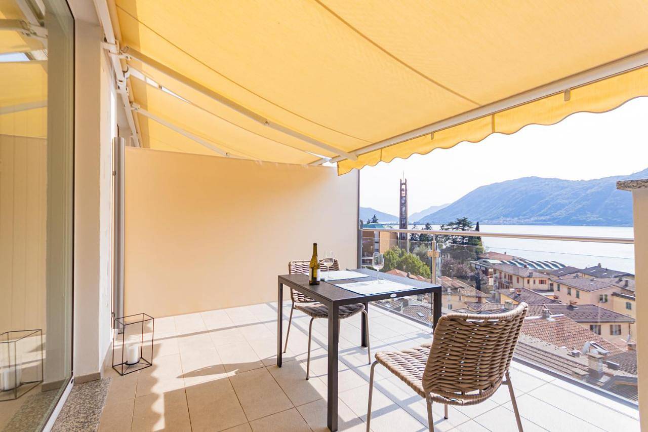 Appartement entier, Casa Elea_ Panoramic Attic in City Center in Campione d'Italia, Province de Côme