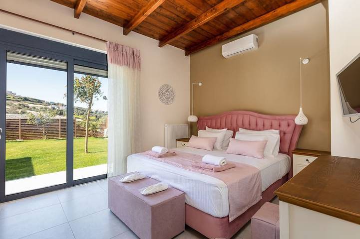 Vera Natura Villa I, with Pool, BBQ & Playground, Close to Beach & Restaurants in Rethymno en omgeving
