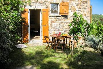 Gîte pour 3 personnes, avec jardin et terrasse à Chambonas