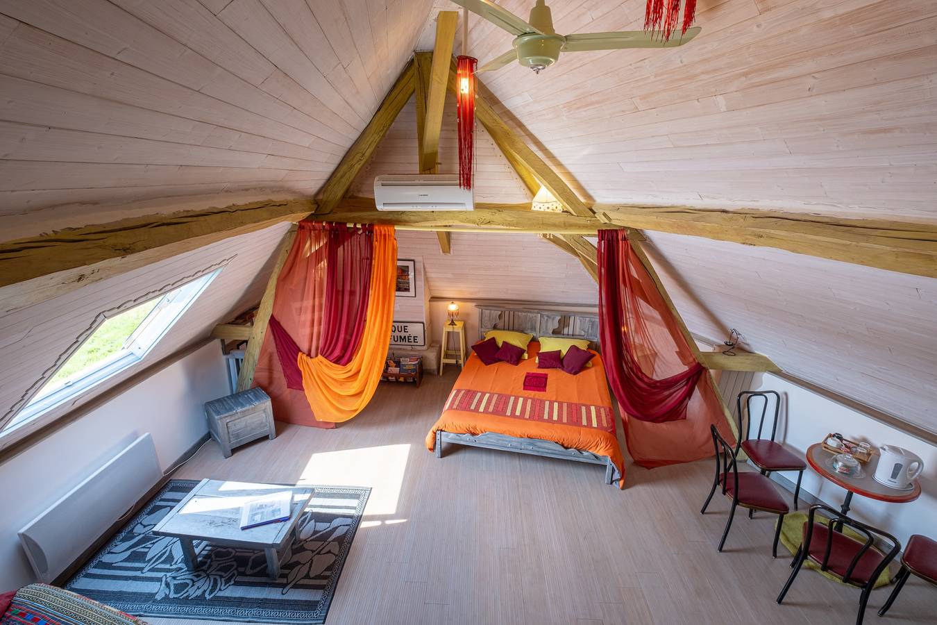 Le Balcon De Loire - Curry Room: Escape and Serenity by the Loire in La Chapelle-sur-Loire, Loire Valley