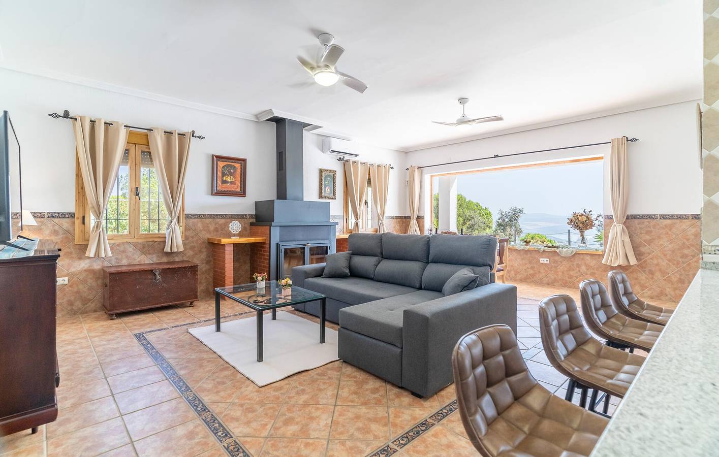 Acogedor Apartamento con Piscina y Chimenea cerca de Villaviciosa de Córdoba in Villaviciosa de Córdoba, Sierra Morena