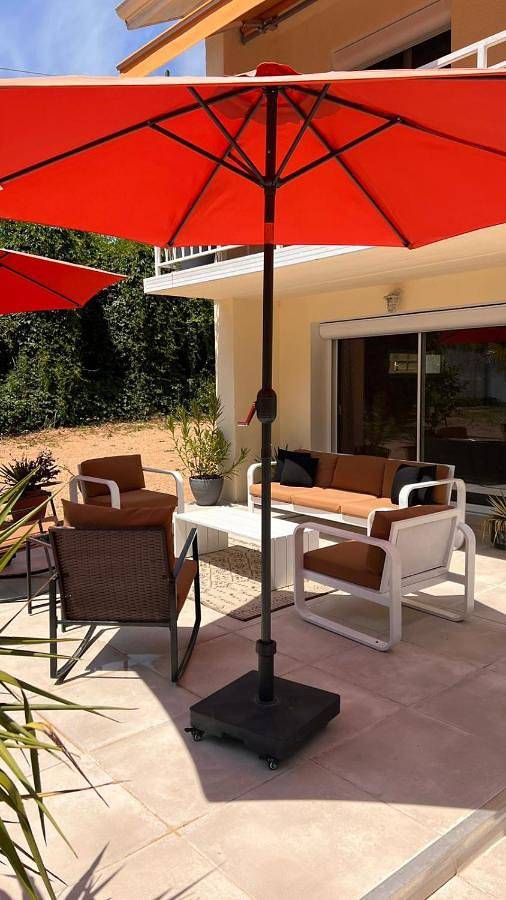 Location de vacances pour 10 personnes, avec piscine ainsi que jacuzzi et balcon dans La Chapelle-de-la-Tour - 4