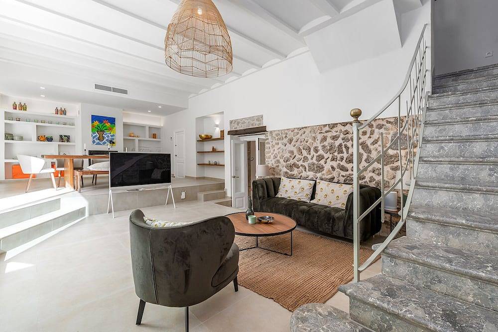 Beautiful Town Villa 'casa May' With Pool for 6 Persons in Selva in Selva, Majorca Center