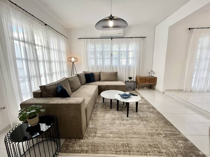 Villa for 8 personer, med balkong og jacuzzi på Kypros