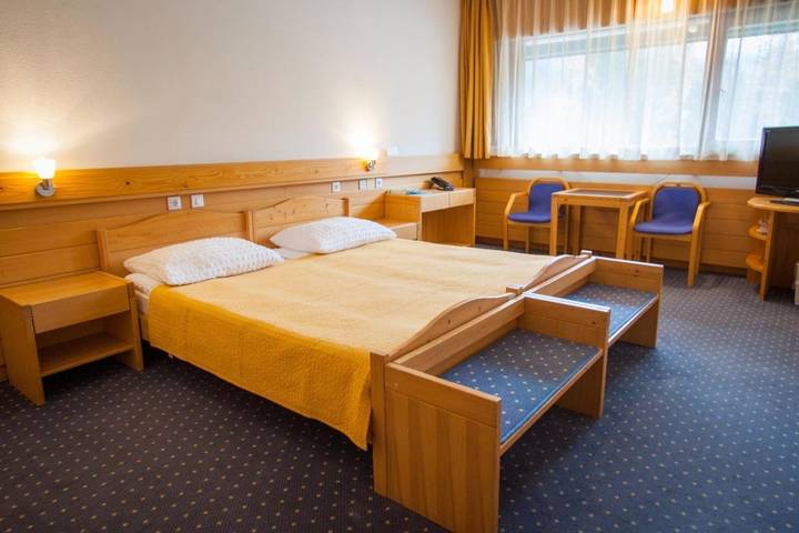 Hotel für 3 Personen, mit Pool und Garten sowie Whirlpool und Sauna